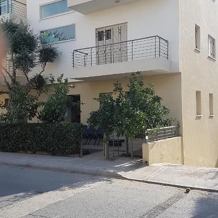 Kerynia Apartment *