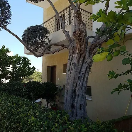 Kerynia Apartment *