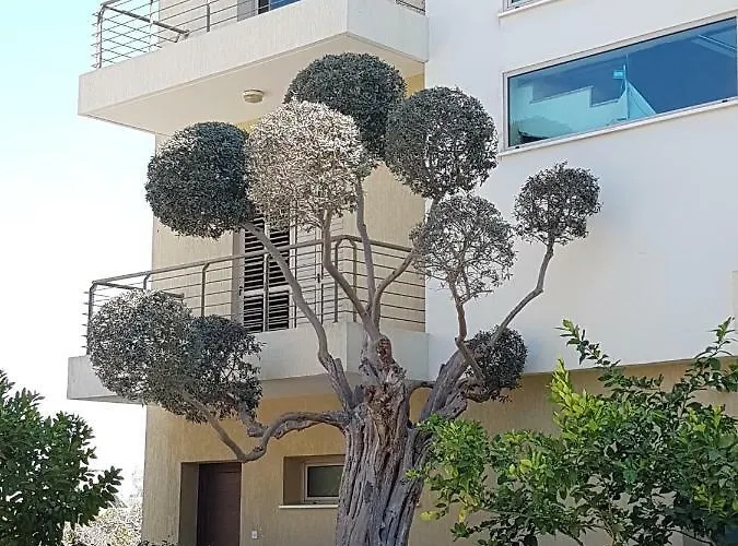 Kerynia アパート